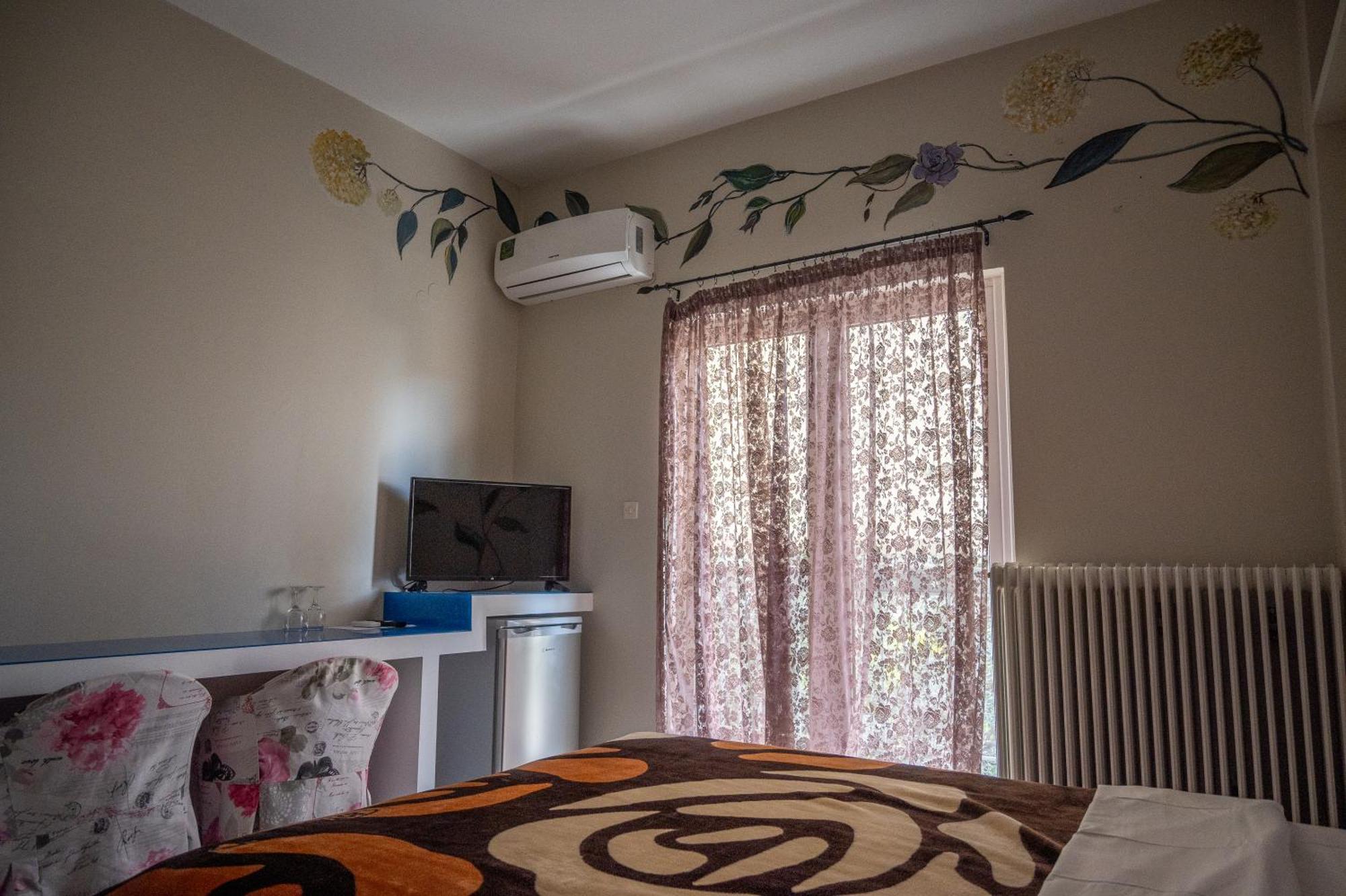 Ιlias Rooms Patras Exterior photo