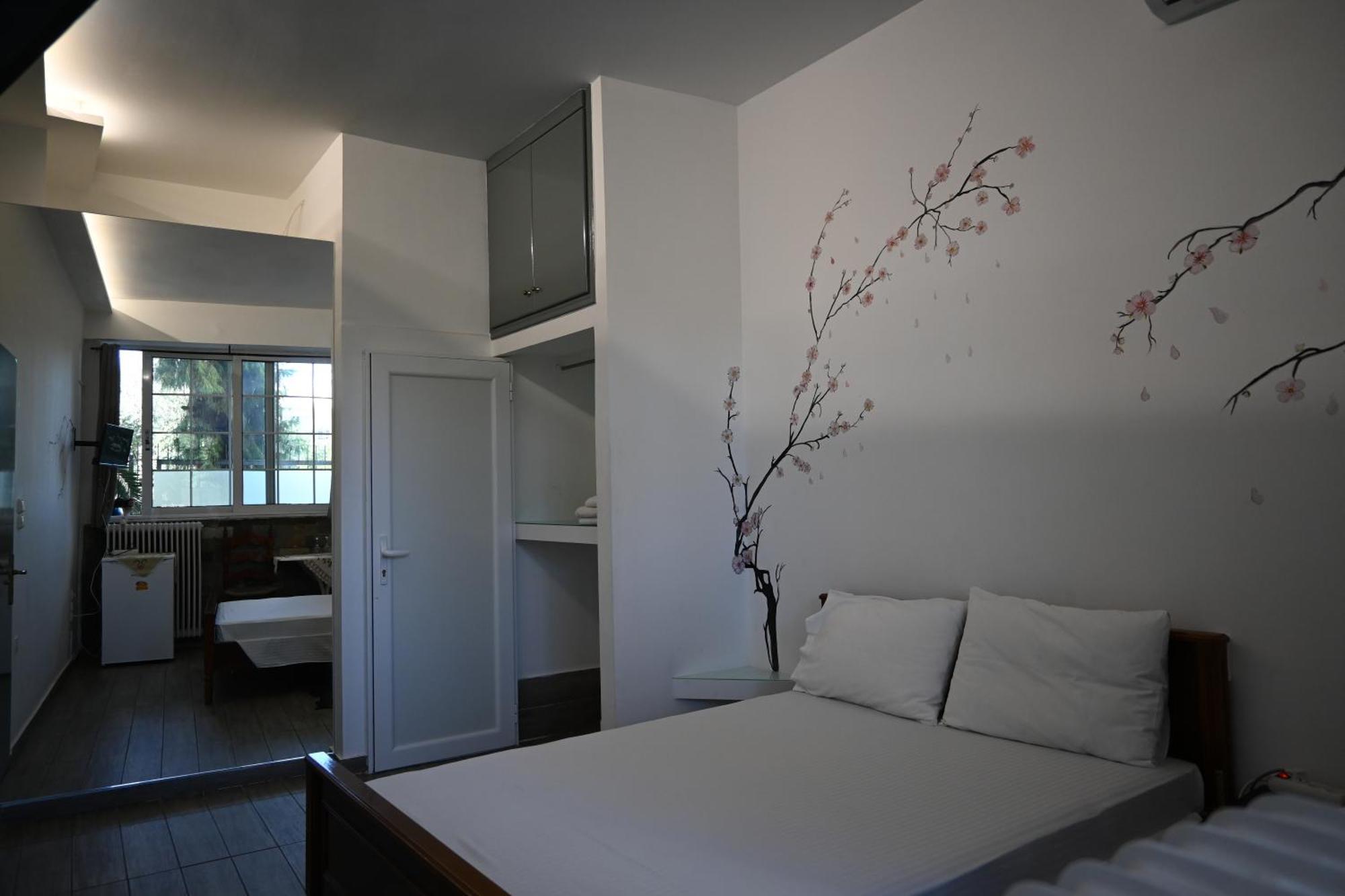 Ιlias Rooms Patras Exterior photo
