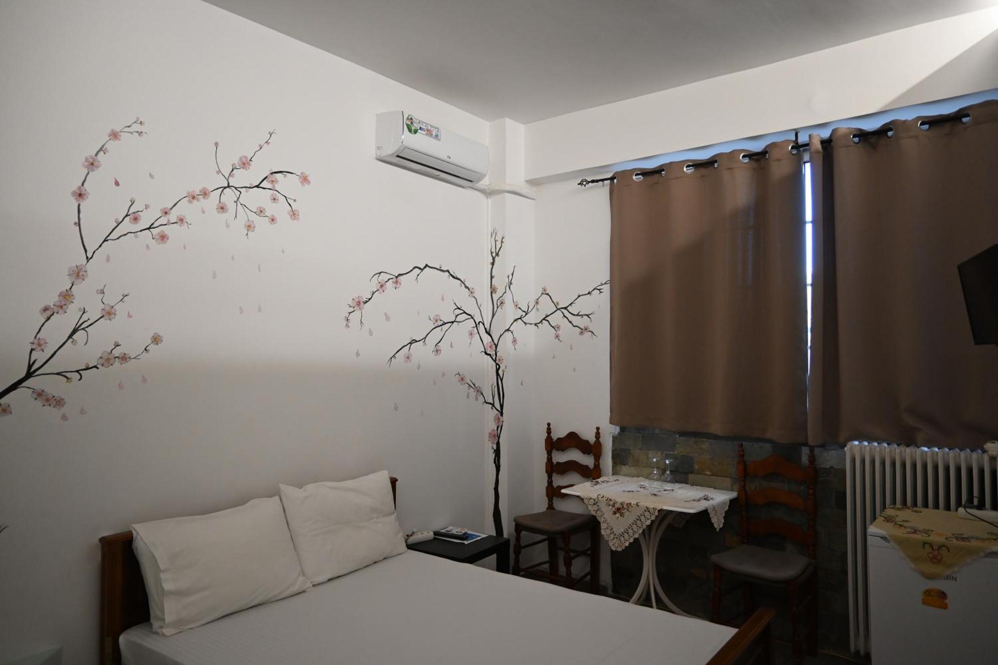 Ιlias Rooms Patras Exterior photo