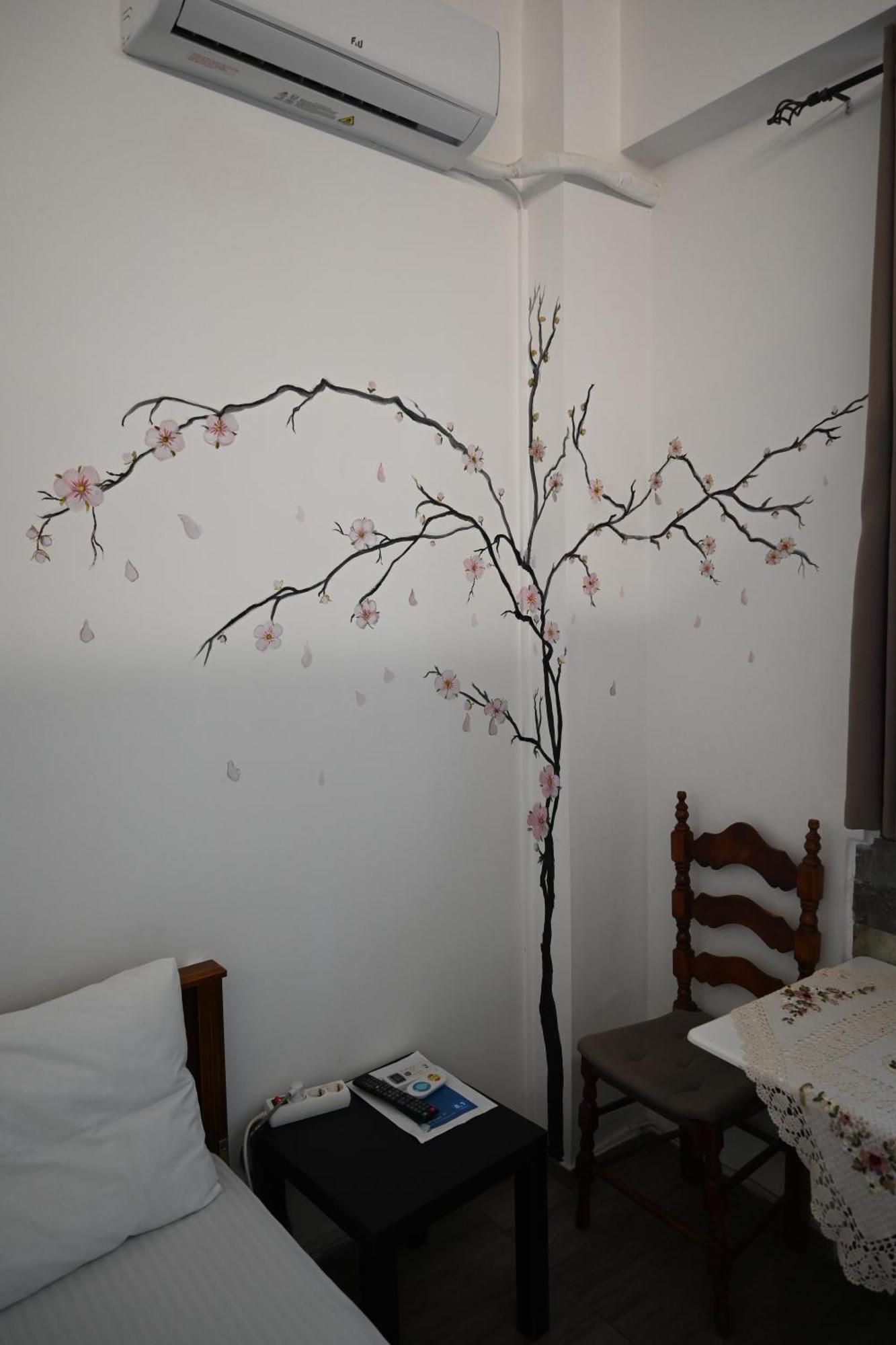 Ιlias Rooms Patras Exterior photo